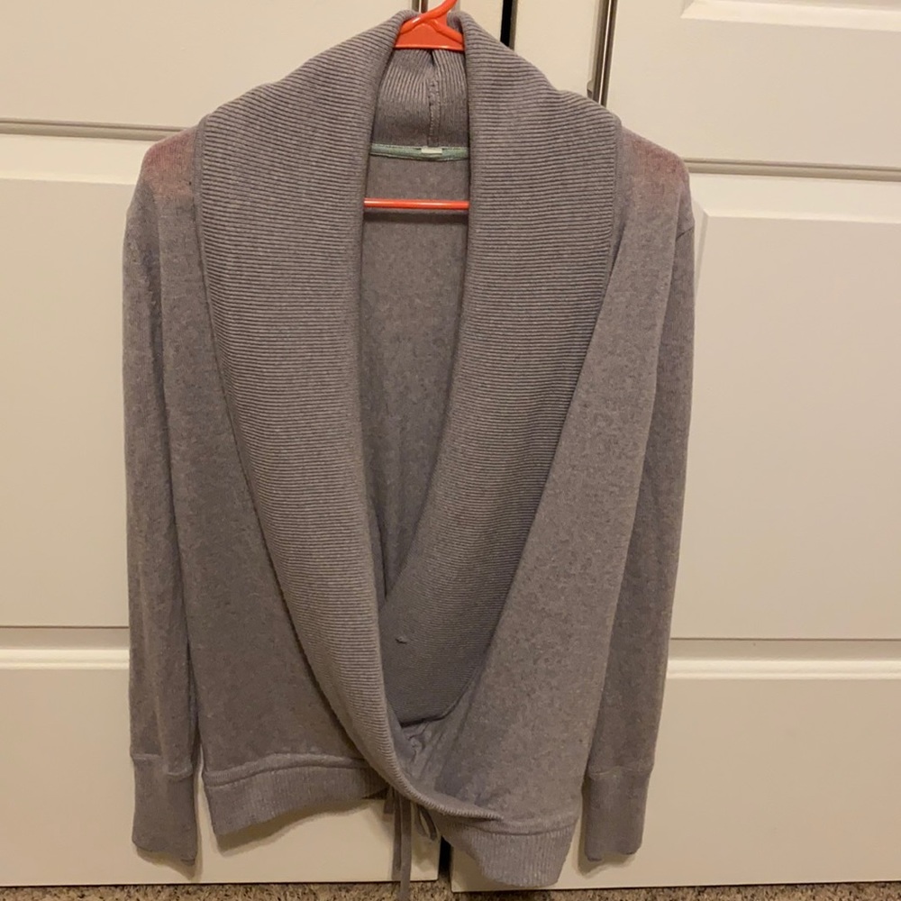 Lululemon sweater size 6